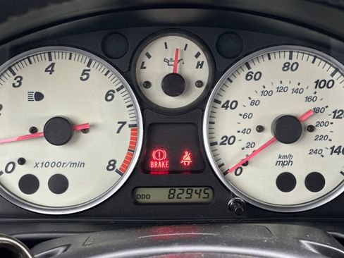 Used 2004 MAZDA MX-5 Miata w/ Leather Azure Blue Pkg image 22