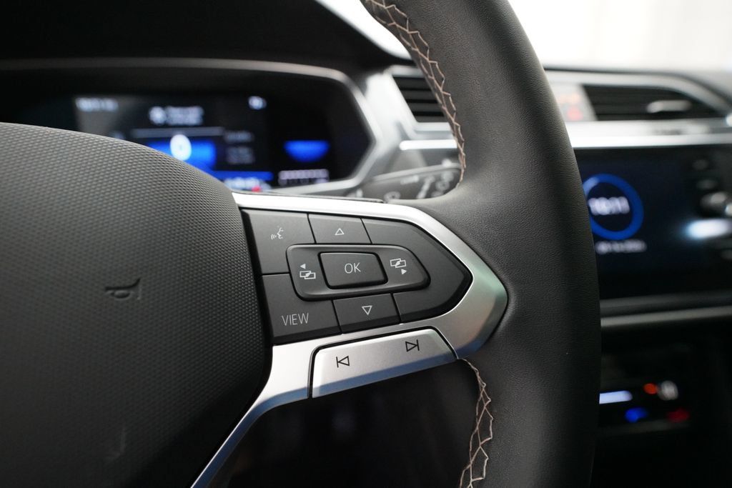 Used 2022 Volkswagen Tiguan SE AWD/4WD image 18
