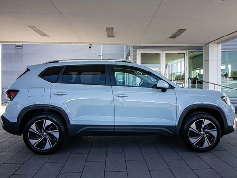 New 2026 Volkswagen Taos SE AWD/4WD image 3