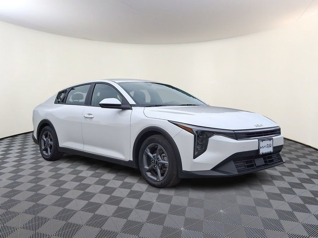 Certified 2025 Kia K4 FWD image 1