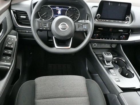 Used 2021 Nissan Rogue SV image 16