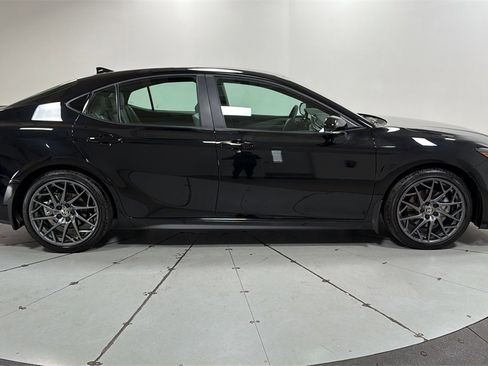 Certified 2025 Toyota Camry SE image 6