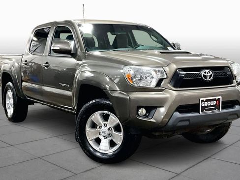 Used 2015 Toyota Tacoma 4x4 Double Cab image 2