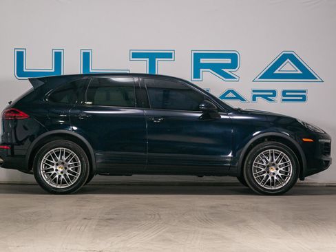 Used 2017 Porsche Cayenne w/ Premium Package AWD/4WD image 7