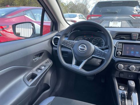 Used 2025 Nissan Versa SV image 32