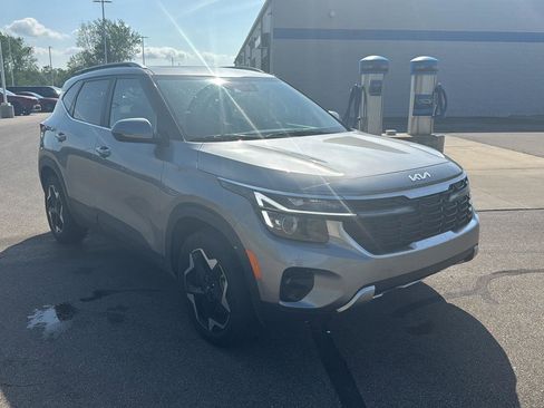 Used 2025 Kia Seltos EX w/ EX Sunroof Package AWD/4WD image 7