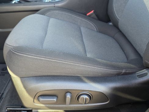 Used 2023 Chevrolet Traverse LT image 23