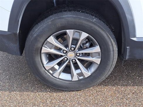 Used 2025 Chevrolet Equinox LT image 5