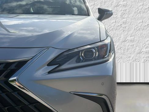 Used 2025 Lexus ES 350 w/ Premium Package FWD image 9