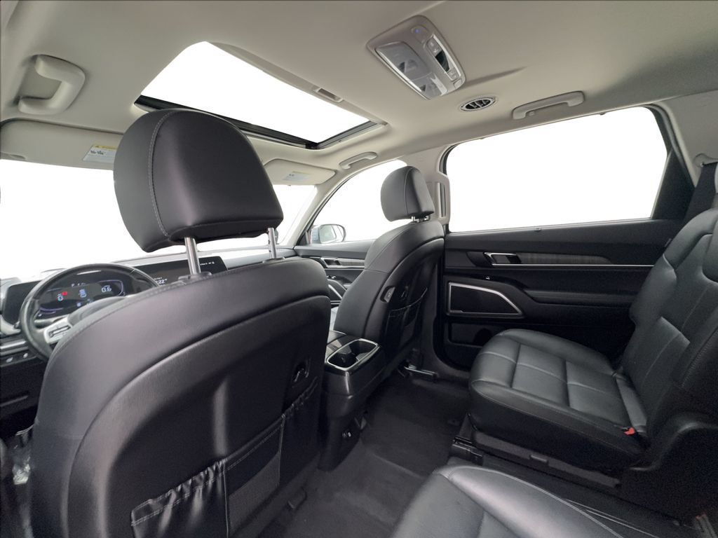 Used 2024 Kia Telluride EX w/ EX Captain's Chair Package AWD/4WD image 25