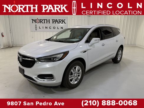 Used 2018 Buick Enclave Essence image 1