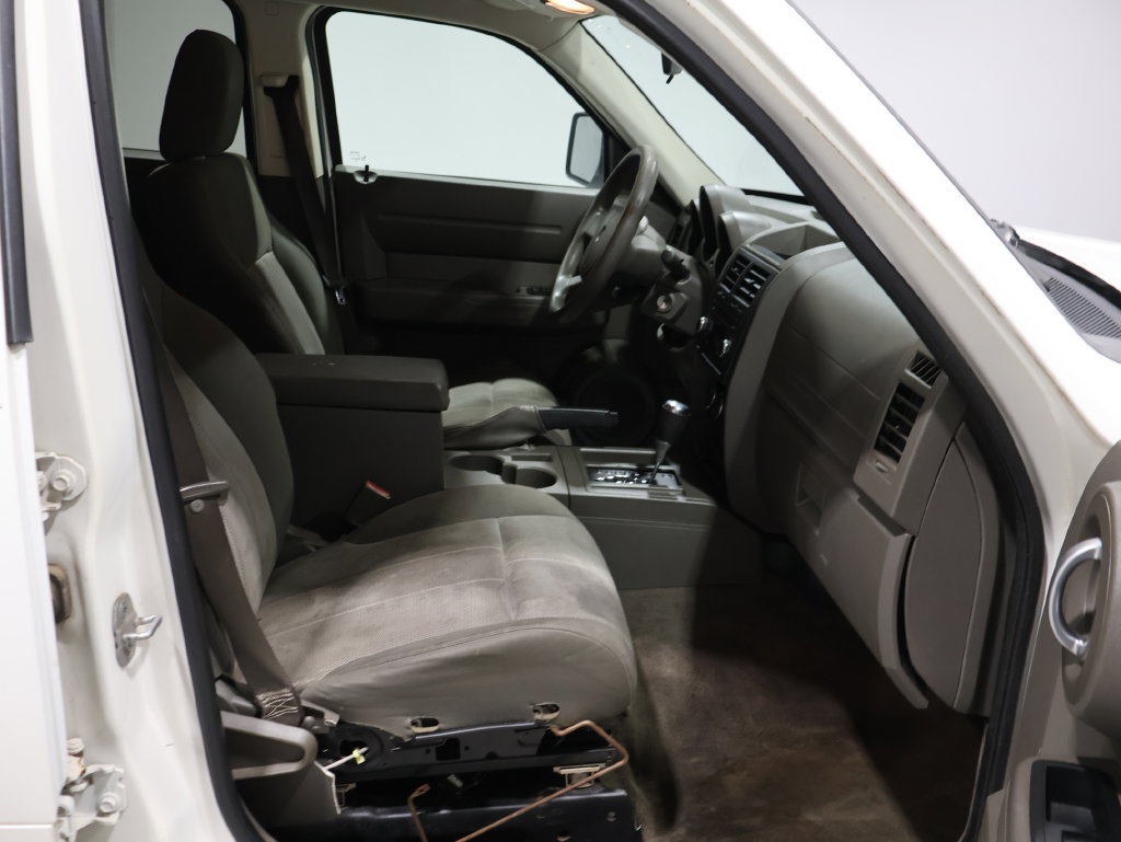 Used 2008 Dodge Nitro SXT RWD image 21