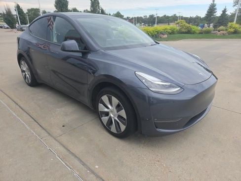 Used 2023 Tesla Model Y Long Range AWD/4WD image 3