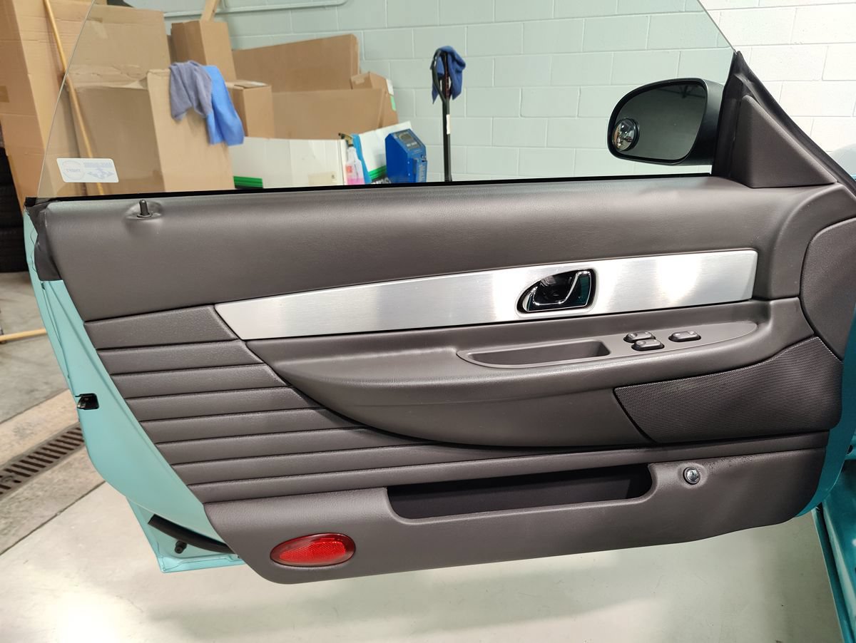 Used 2002 Ford Thunderbird RWD image 21