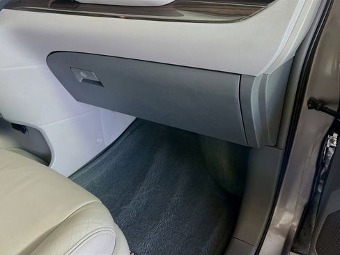 Used 2015 Toyota Sienna XLE Premium image 35