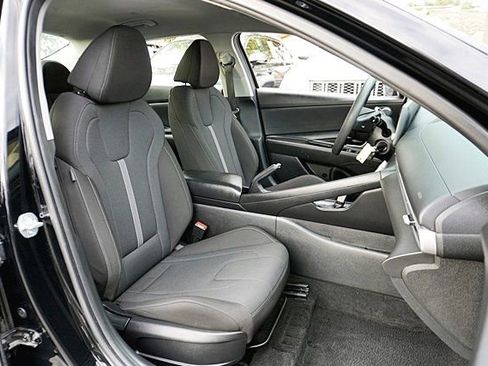 Used 2024 Hyundai Elantra SE image 11