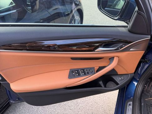 Used 2023 BMW 530i w/ Convenience Package image 11