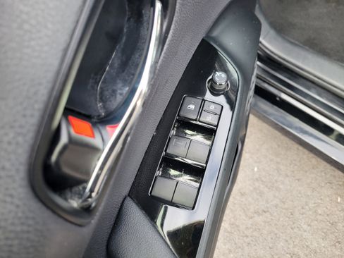 Used 2022 Toyota Prius L Eco image 22