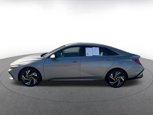 Used 2025 Hyundai Elantra SEL image 9