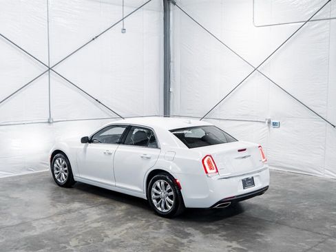 Used 2022 Chrysler 300 Touring image 8