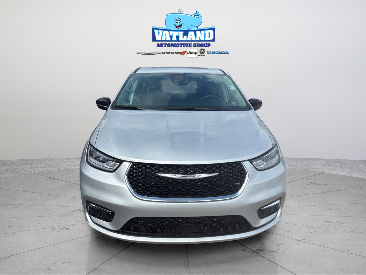 Certified 2024 Chrysler Pacifica Limited AWD/4WD image 8