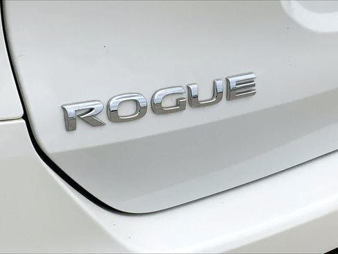 Used 2016 Nissan Rogue SL w/ SL Premium Package FWD image 10