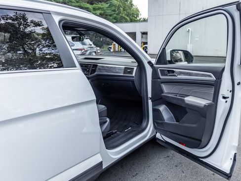 Used 2022 Volkswagen Atlas Cross Sport SE AWD/4WD image 15
