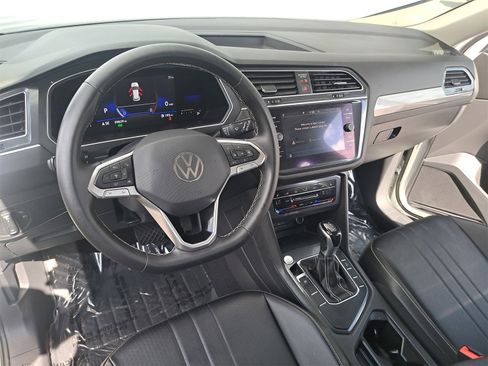 Used 2022 Volkswagen Tiguan SE image 18