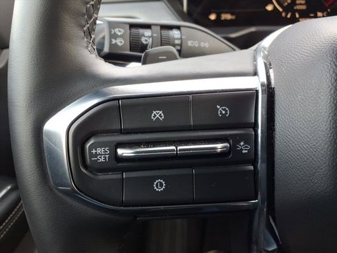 Used 2025 GMC Acadia Elevation image 25