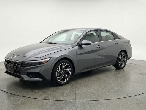 Used 2025 Hyundai Elantra SEL FWD image 3