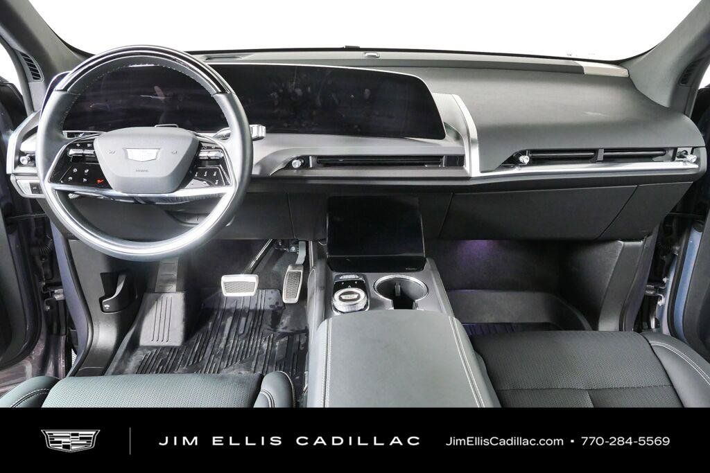 Certified 2026 Cadillac Vistiq Luxury w/ LPO, Floor Liner Package AWD/4WD image 18