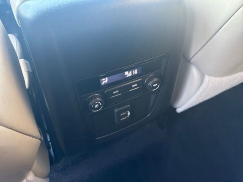 Used 2020 Buick Enclave Essence image 19