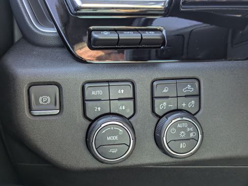 Used 2024 Chevrolet Silverado 2500 High Country w/ High Country Premium Package AWD/4WD image 23
