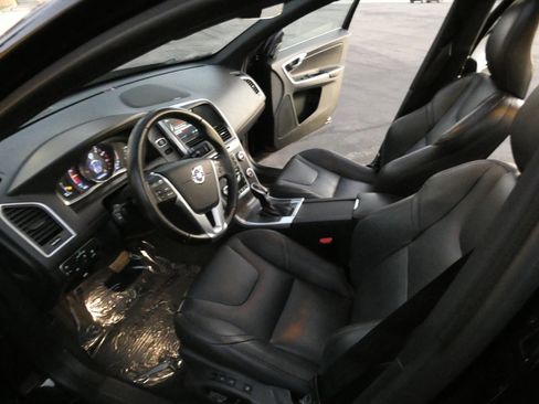 Used 2016 Volvo XC60 T6 Platinum image 47
