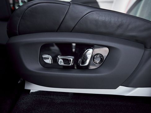 Used 2024 Rolls-Royce Phantom Sedan image 47