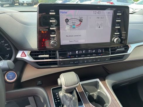 Used 2023 Toyota Sienna XLE image 27