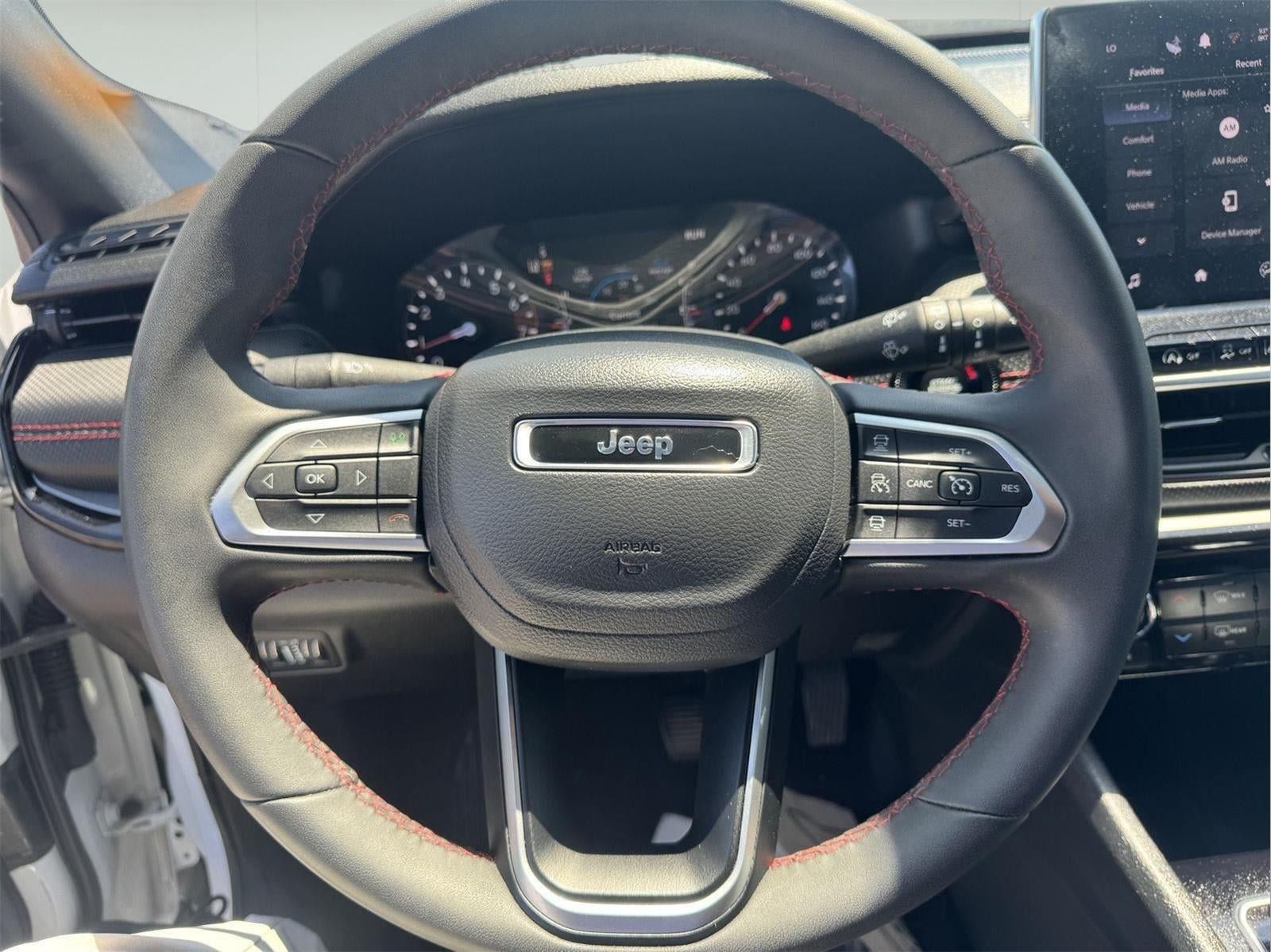 Used 2025 Jeep Compass Trailhawk AWD/4WD image 18