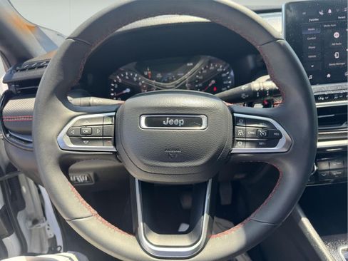 Used 2025 Jeep Compass Trailhawk AWD/4WD image 18