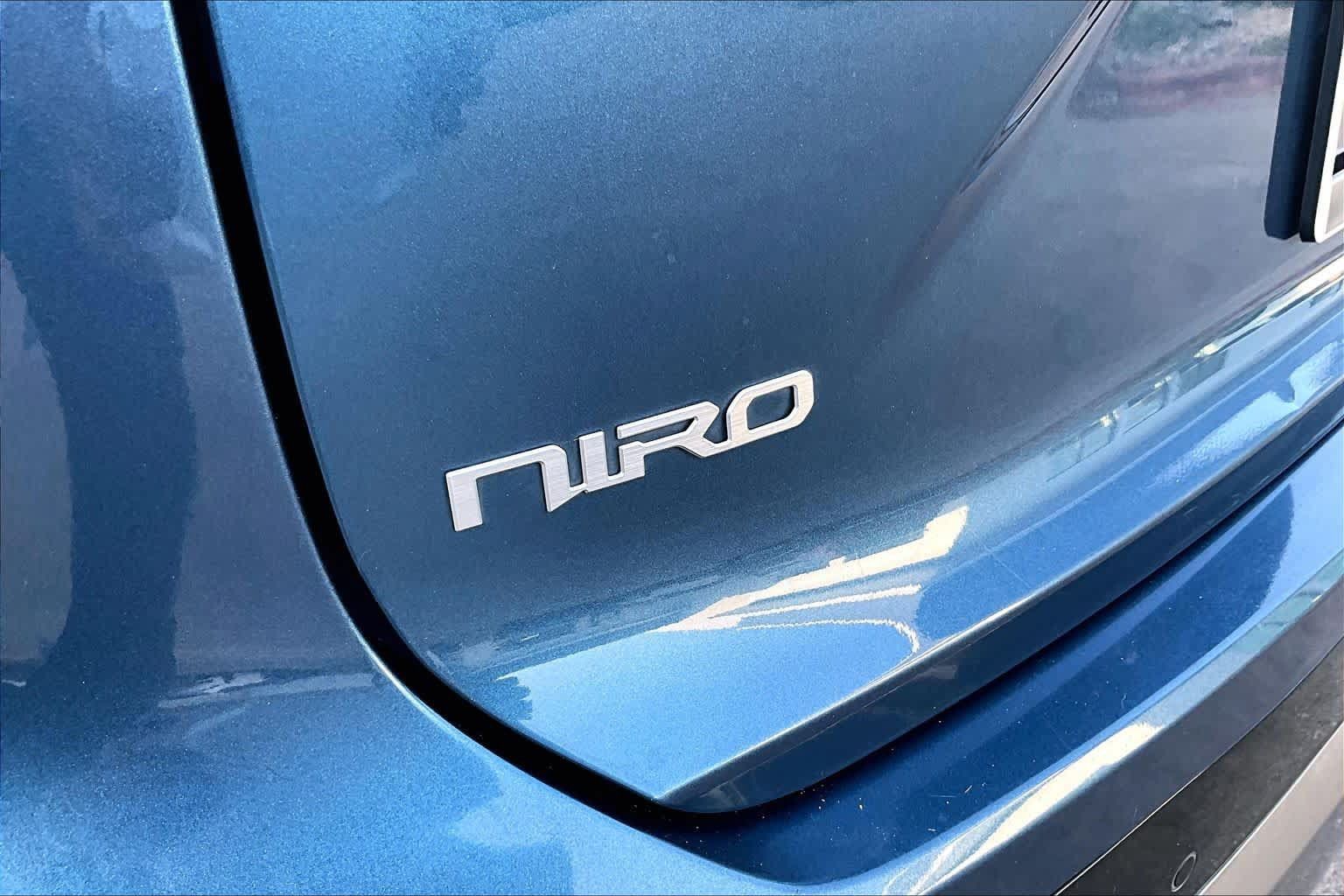 Used 2023 Kia Niro EX Touring FWD image 31