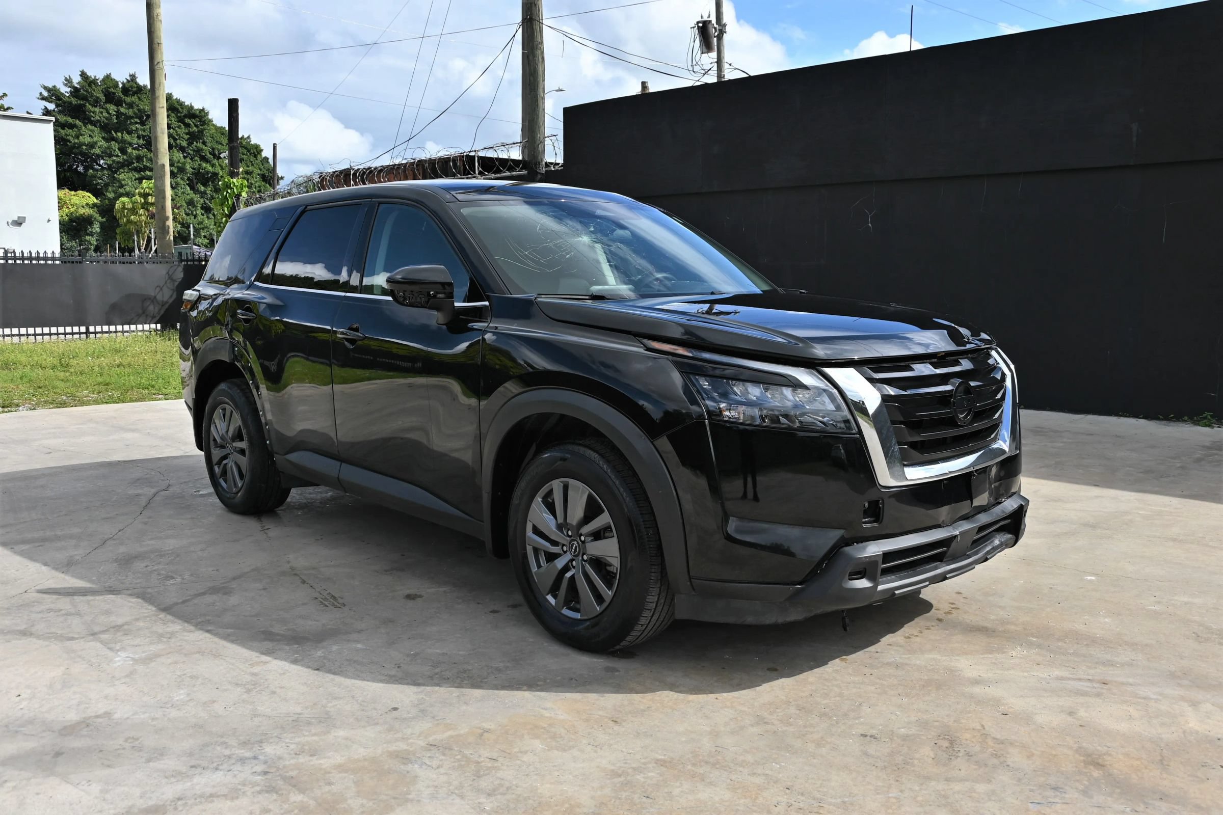 Used 2025 Nissan Pathfinder S AWD/4WD image 1