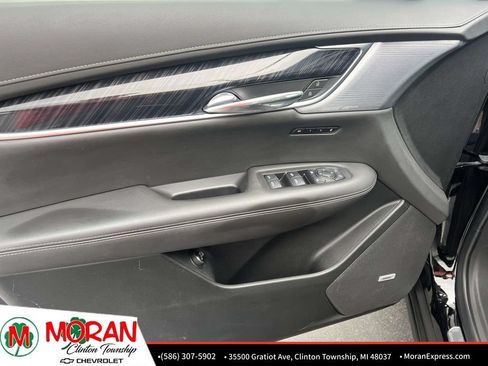 Certified 2024 Cadillac XT6 Premium Luxury FWD image 12