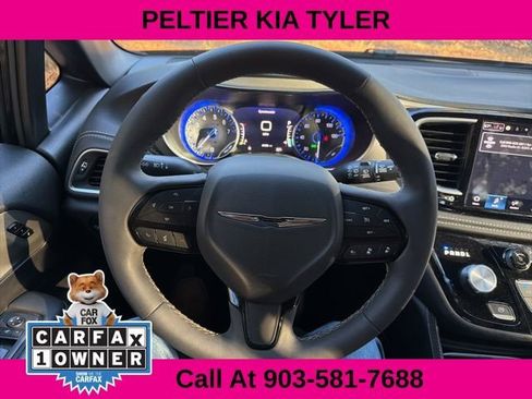 Used 2023 Chrysler Pacifica Limited w/ S Appearance Package image 20