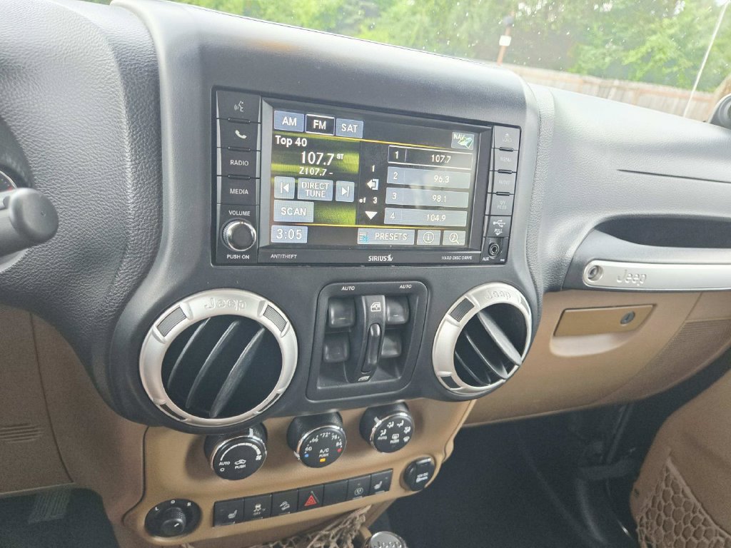 Used 2013 Jeep Wrangler Unlimited Sahara w/ Dual Top Group AWD/4WD image 28