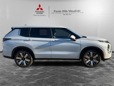 New 2026 Mitsubishi Outlander SE image 4
