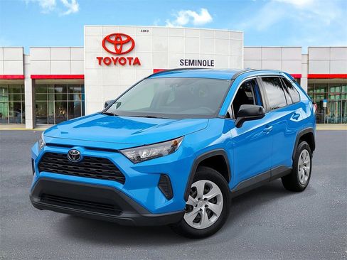 Used 2021 Toyota RAV4 LE image 1