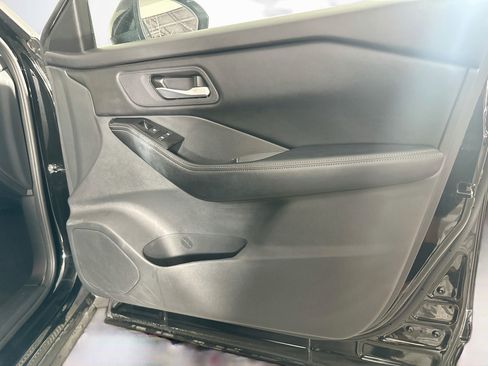Used 2025 Nissan Rogue SV AWD/4WD image 31