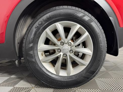 Used 2017 Kia Sorento AWD image 39