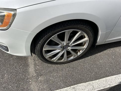 Used 2018 Volvo S60 T5 Inscription image 10