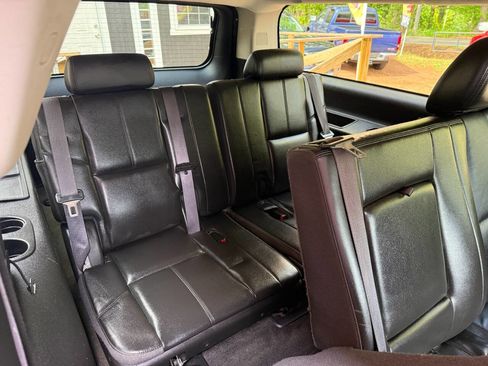 Used 2011 Chevrolet Suburban LT AWD/4WD image 17