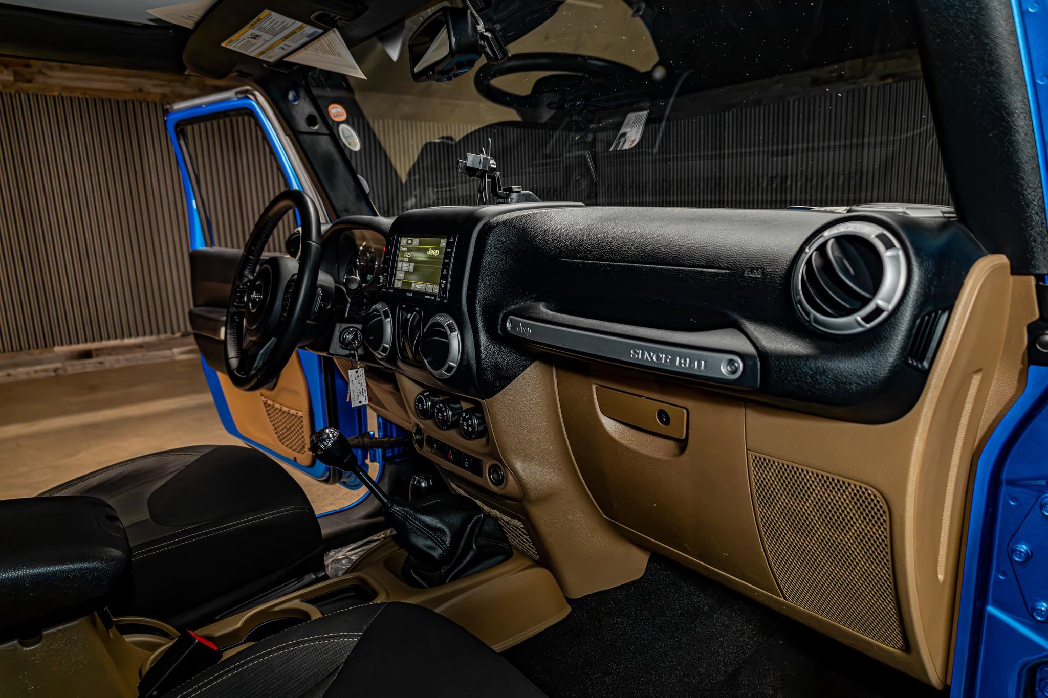 Used 2016 Jeep Wrangler Rubicon w/ Dual Top Group AWD/4WD image 18